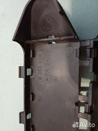 Кронштейн BMW E38. 61108365529