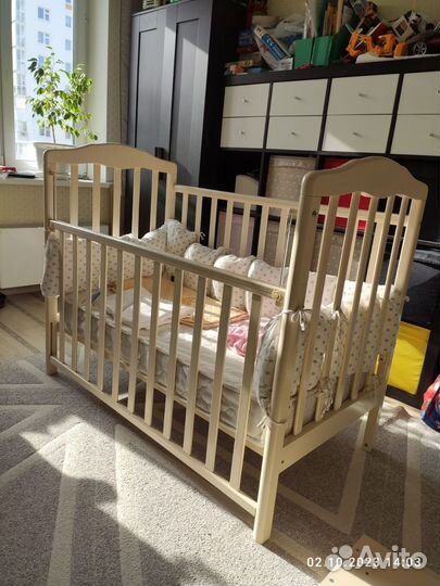 Детская кроватка Алита с маятником и матрасом