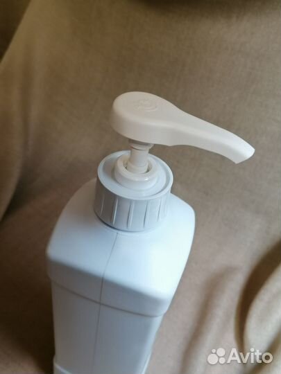 Бутылка пластиковая с помпой Амвей