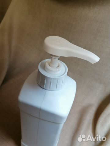 Бутылка пластиковая с помпой Амвей