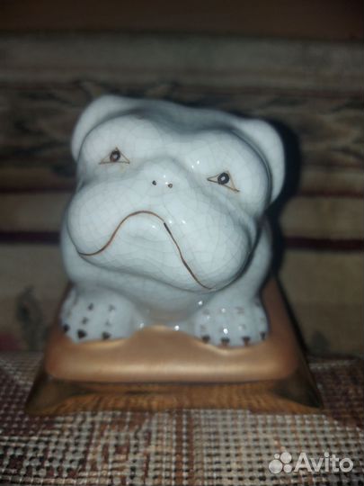 Статуэтка фарфоровая 