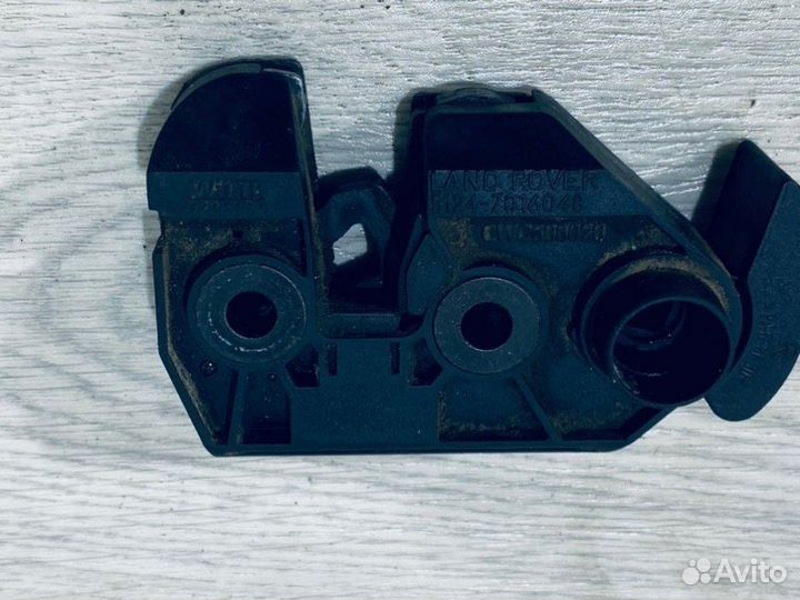 Замок багажника правый Land Rover Range Rover LM