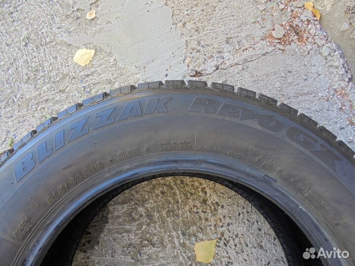 Bridgestone Blizzak Revo GZ 215/60 R16 95S
