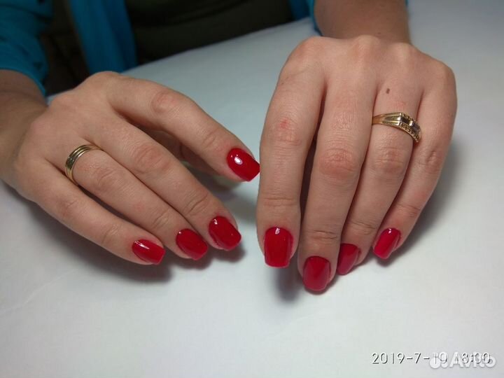 Маникюр с покрытием лаком