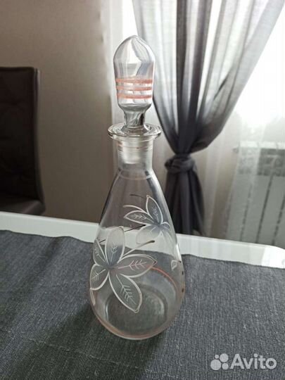 Графины цветное стекло, тонкое стекло. Винтаж