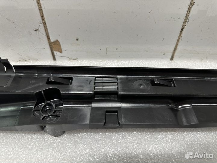 Кронштейн радиатора правый Mercedes W213 C238 C257