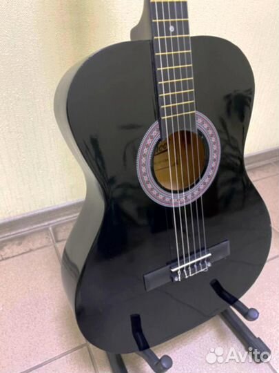 Гитара черная