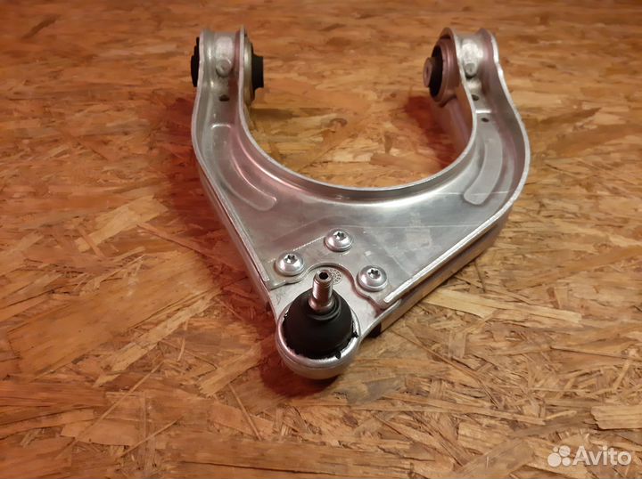 Рычаг передний верхний Мерседес 211