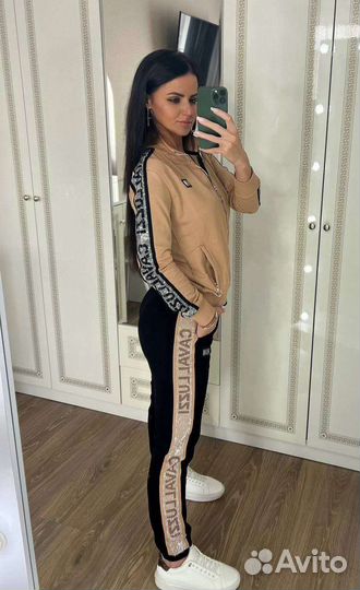 Спортивный костюм бежевый с черным