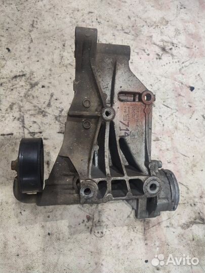 Кронштейн Volkswagen Passat B4 2E 1995