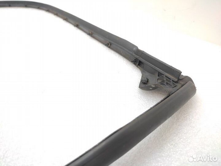 Уплотнитель двери задний левый Audi A6 C7 1.8 CYG