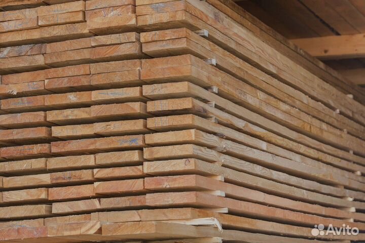 Качественные доски из сосны для вашего участка