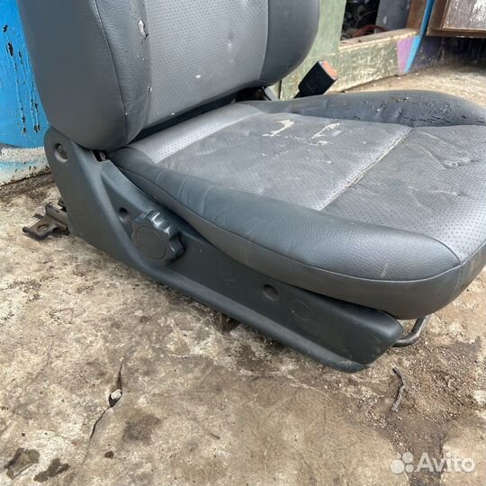Переднее сиденье от иномарки