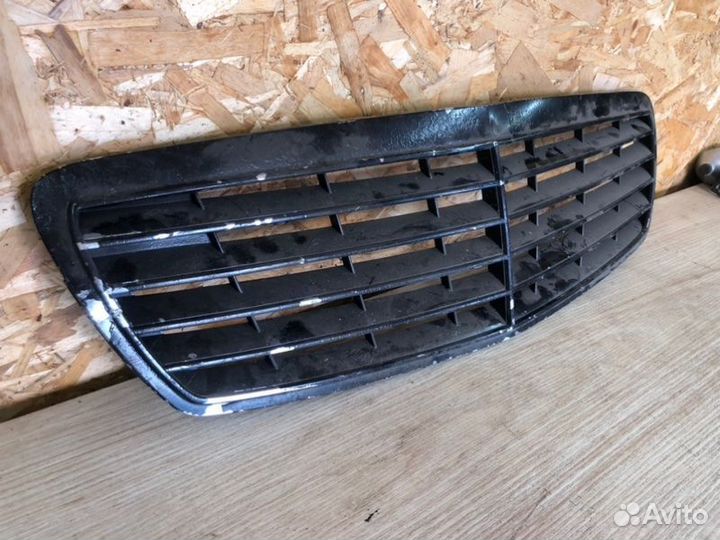 Решетка капота передняя Mercedes-Benz E-Class W211