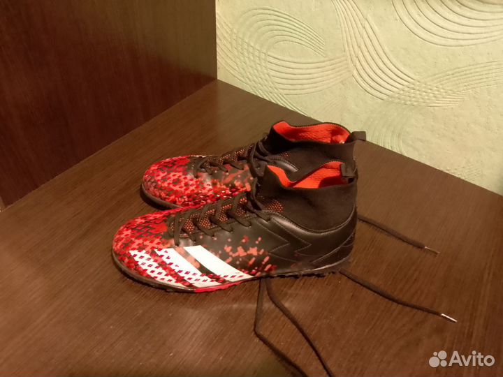 Кроссовки сороконожки для футбола