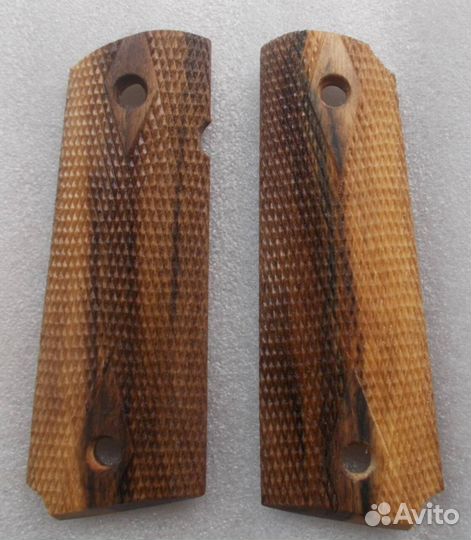 Накладки кольт 11,дерево