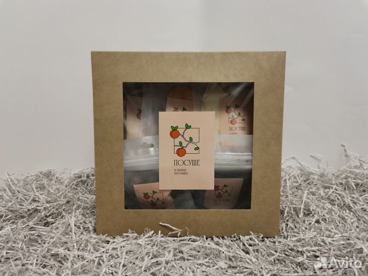 Подарочный набор орехов и сухофруктов 