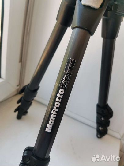 Штатив Manfrotto 190MF4 с головой 141RC