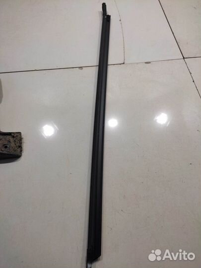 Уплотнитель стекла (передний левый внутренний)