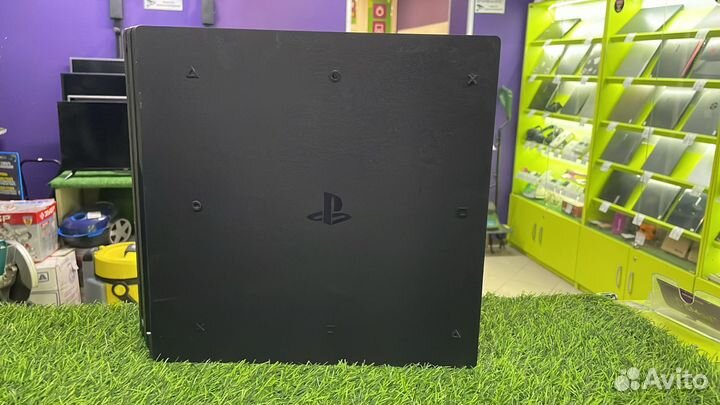 PS 4 Pro без коробки с двумя геймпадами в сумке