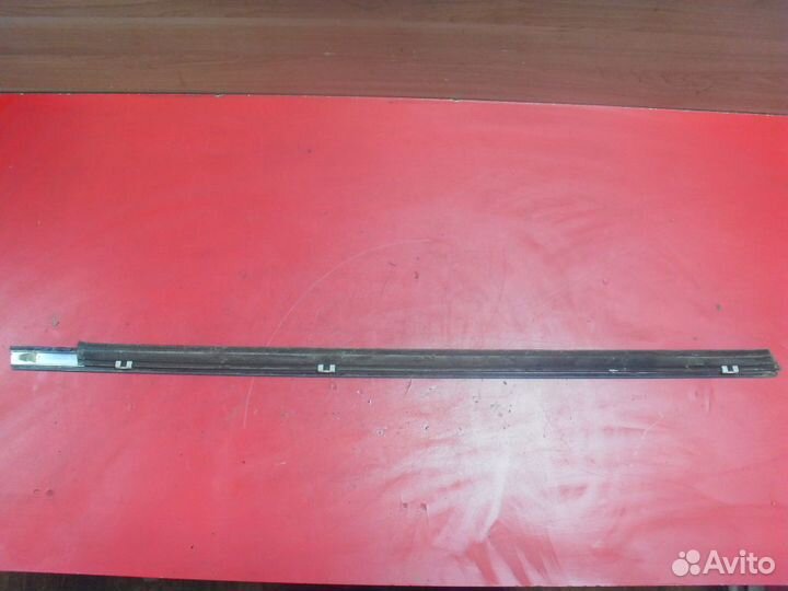 Накладка стекла переднего 808213ZL1A Nissan Pulsar