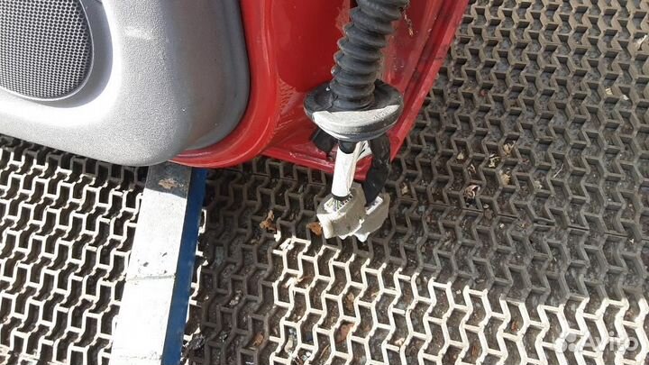 Дверь передняя левая Nissan Almera