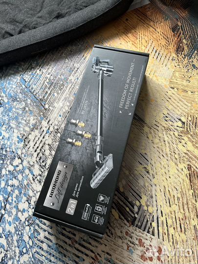 Пылесос вертикальный беспроводной redmond RV-UR374