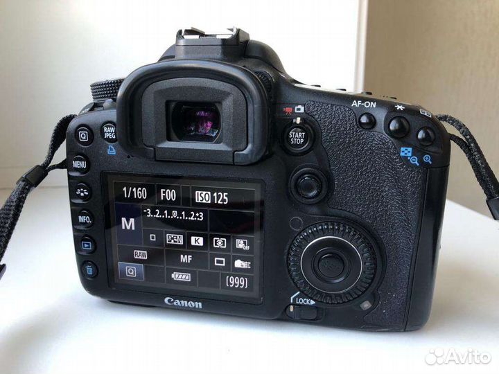 Зеркальный фотоаппарат Canon 7D