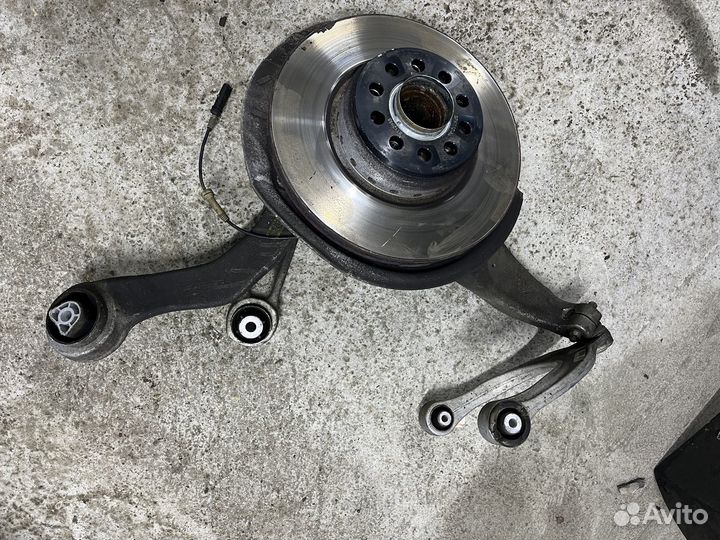 Кулак поворотный передний Bmw 5-Series G30