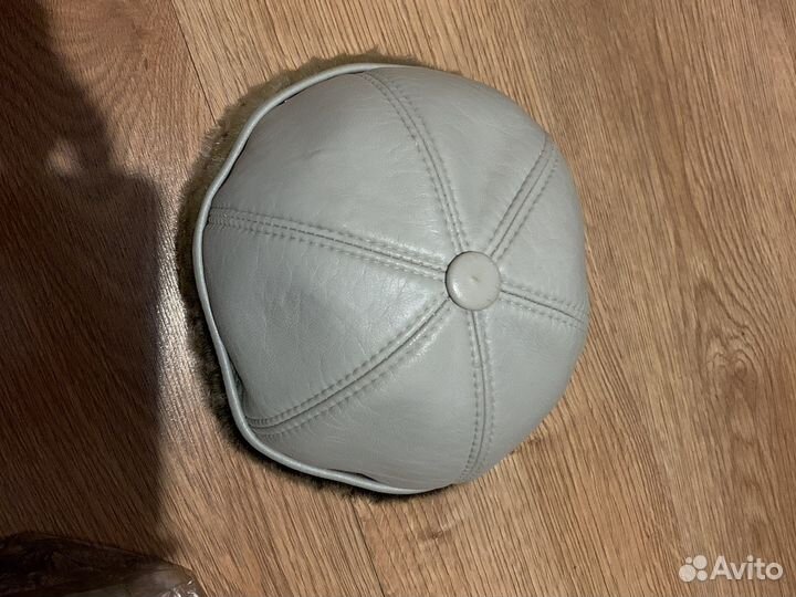 Шапка женская кожаная с нерпой