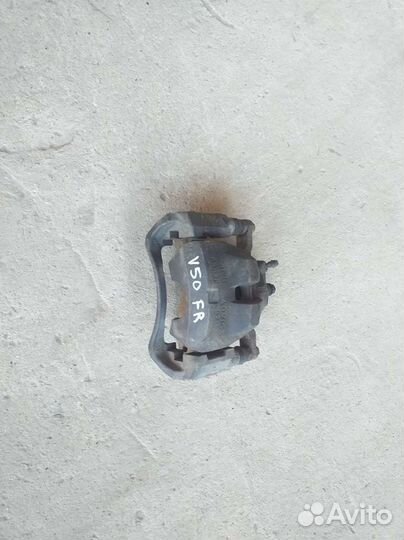 Суппорт тормозной передний Toyota Camry V50