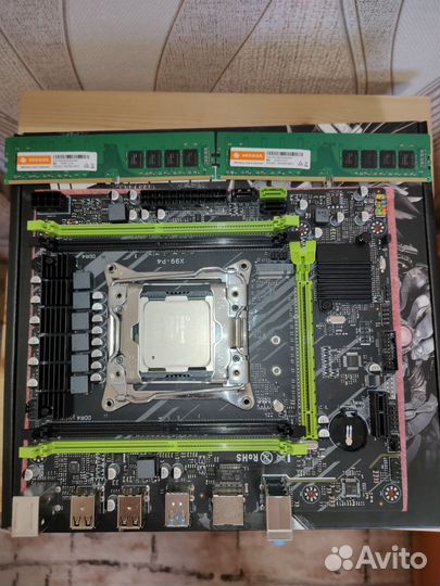 Материнская плата с процессором и памятью