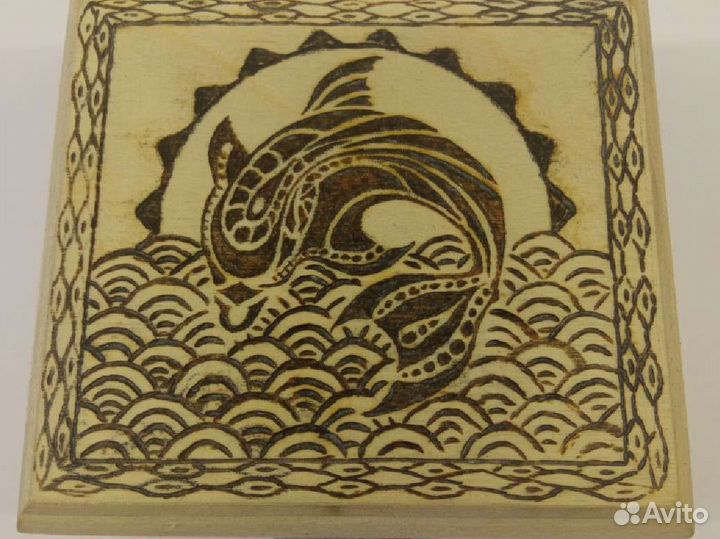 Шкатулка с узором ручной работы