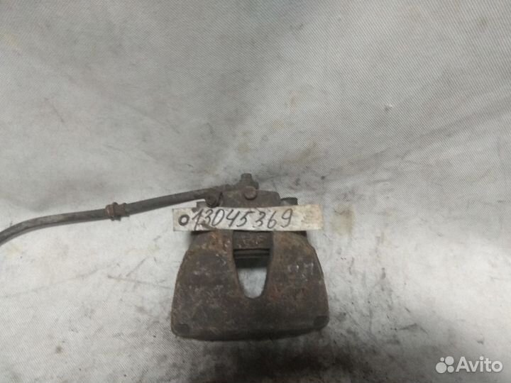 Суппорт передний правый Opel Astra H (2004)