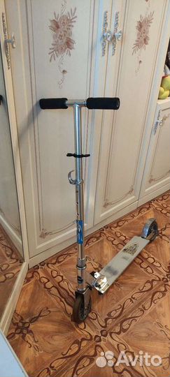 Самокат и скейт