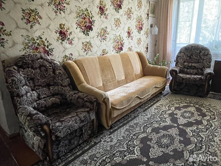 Отдам бесплатно диван и два кресла, самовывоз
