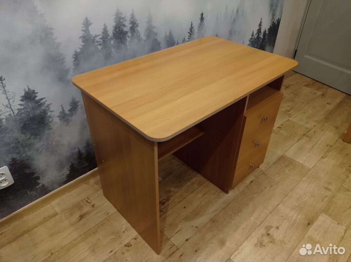 Стол письменный