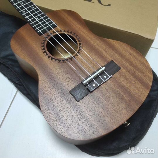 Укулеле тенор новая с чехлом