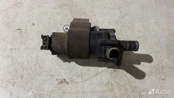 Насос водяной Mercedes Benz W210