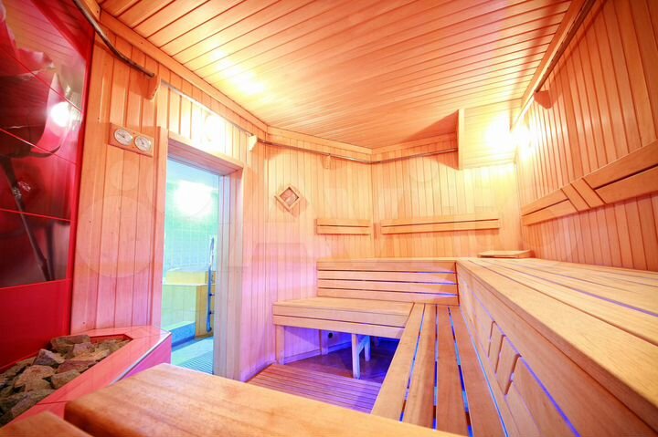 Коттедж 750 м² на участке 30 сот.