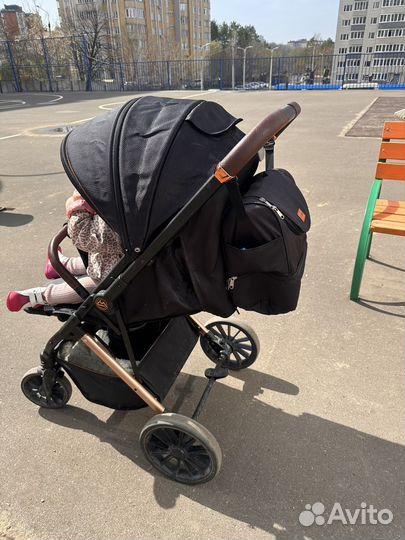 Прогулочная коляска с перекидной ручкой