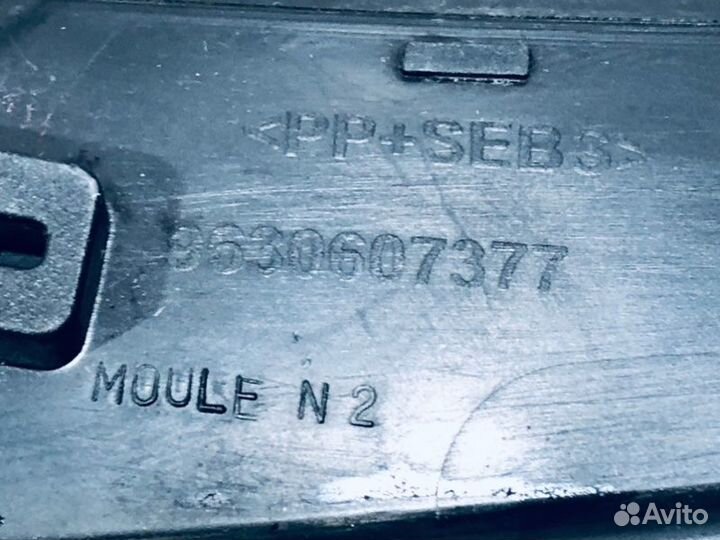 Решетка под лобовое стекло левая Peugeot 206 1.4