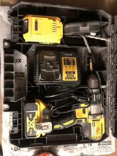 Ударный Dewalt шуруповерт