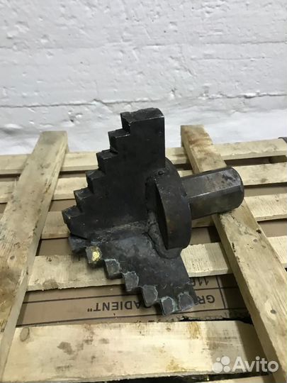 Долото трехлопастное д. 250-Ш55 3дрш