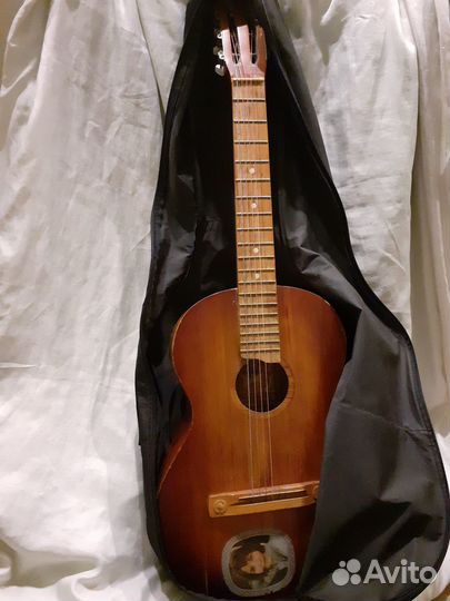 Акустическая гитара