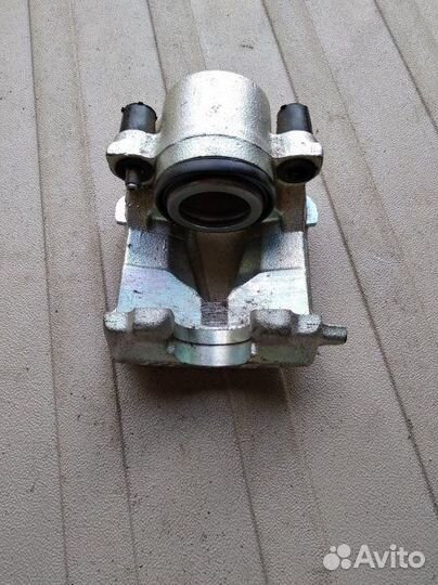 Суппорт передний правый Audi A1 8X1 ATM