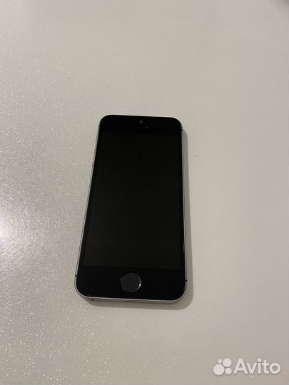 iPhone SE, 32 ГБ