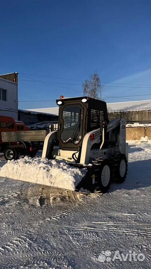 Чистка снега погрузчиком бобкет/ Аренда