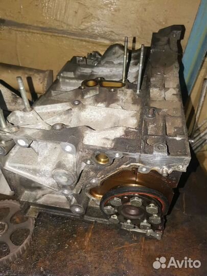 Блок цилиндров Citroen c5 x40 Ew10j14