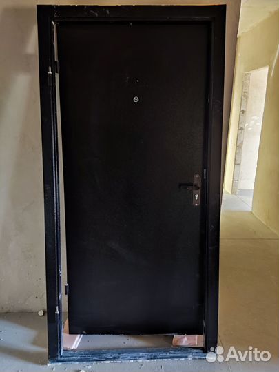 Продам входную дверь бу